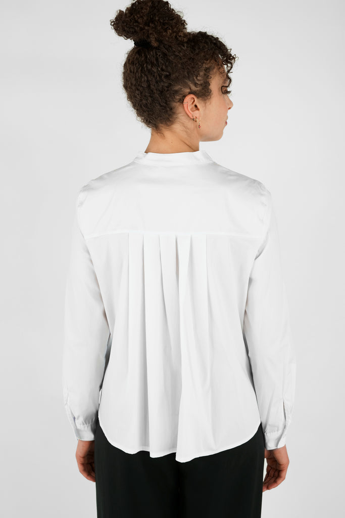 Bluse mit Falten im Rücken aus Baumwoll-Mix-Qualität in weiss