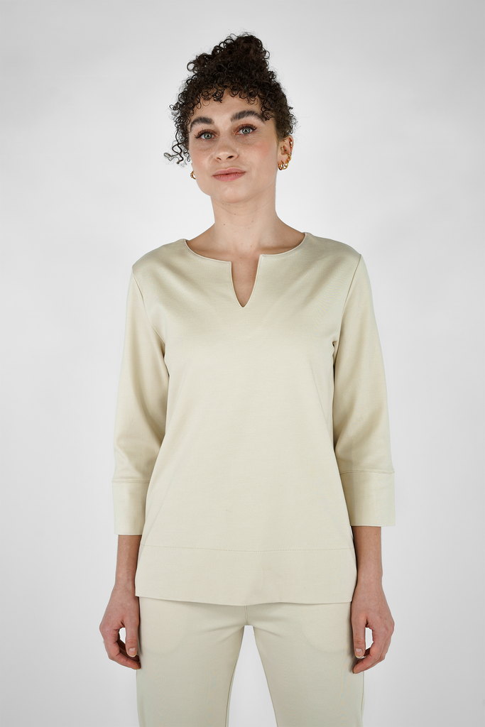 Feines Jersey-Shirt aus Viskose-Mix in olivgruenFeines Jersey-Shirt aus Viskose-Mix in beige
