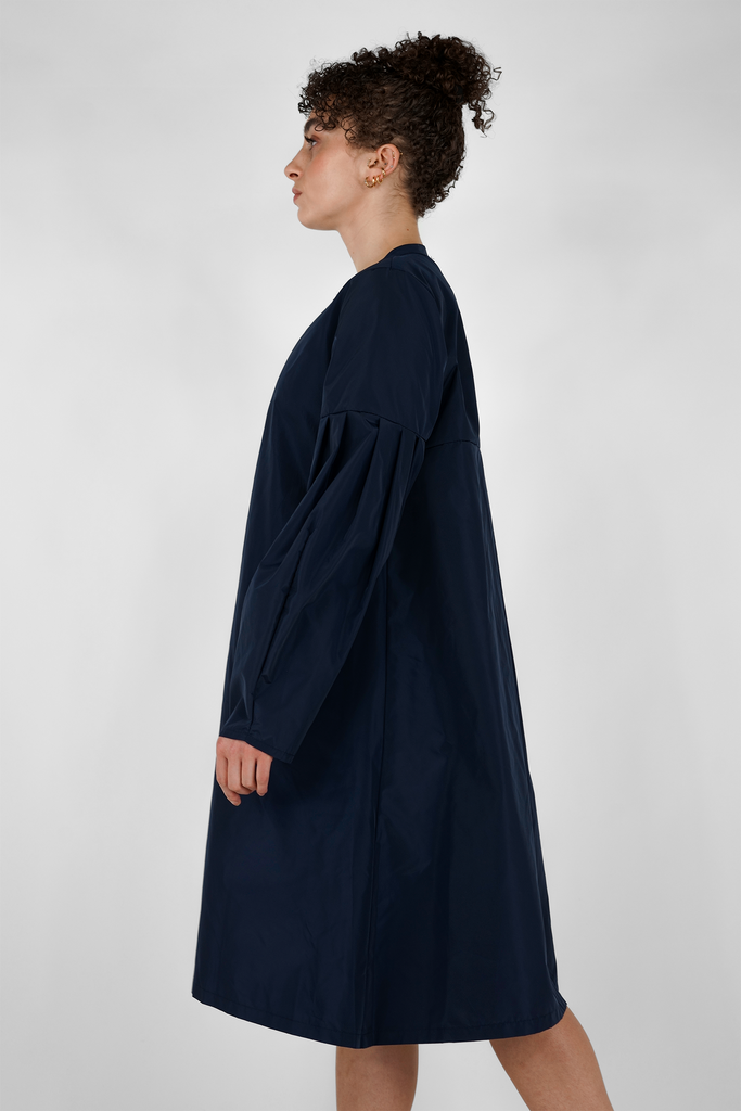 cGlanz-Mantel aus Taft-Qualität in dunkelblau
