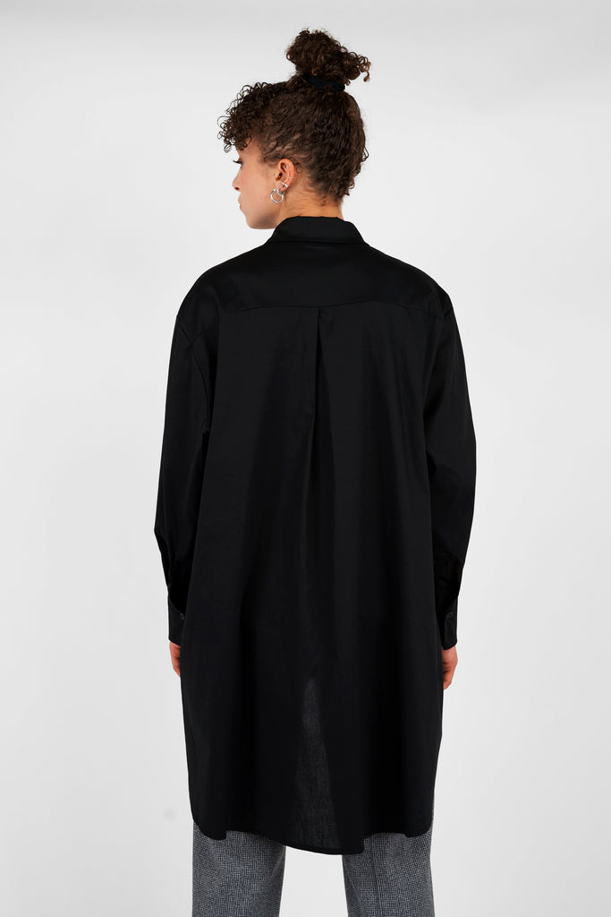 Oversize-Bluse aus reiner Baumwolle in schwarz