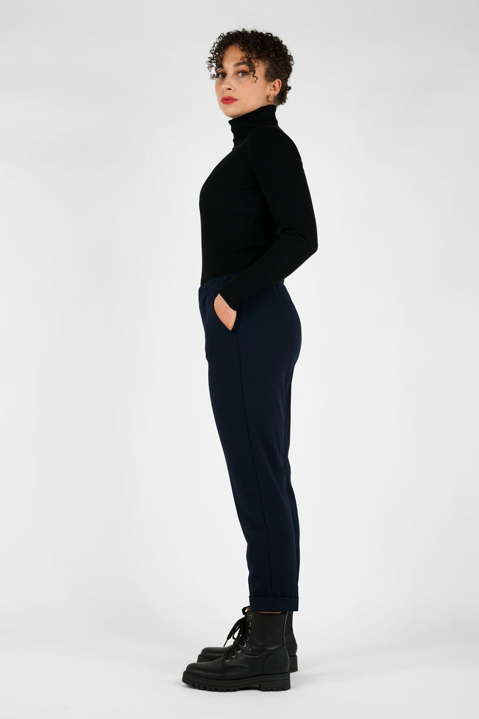 Basic Hose mit Umschlag in dunkelblau