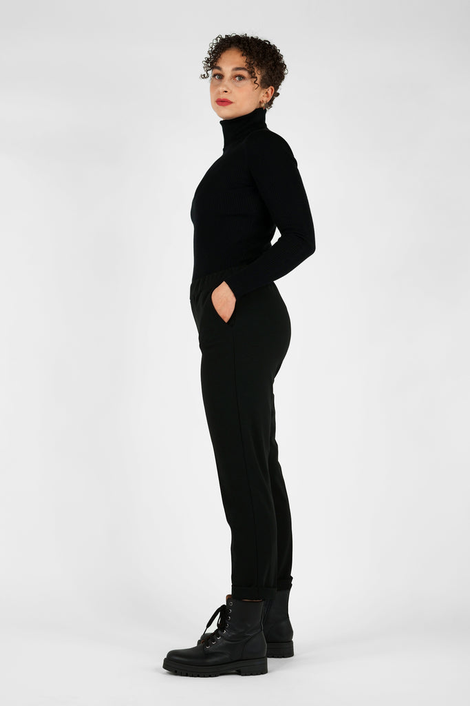 Basic Hose mit Umschlag in schwarz