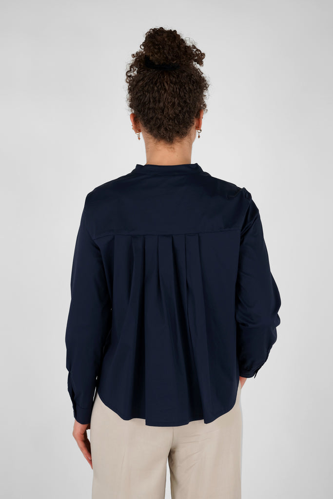 Bluse mit Falten im Rücken aus Baumwoll-Mix-Qualität in dunkelblau
