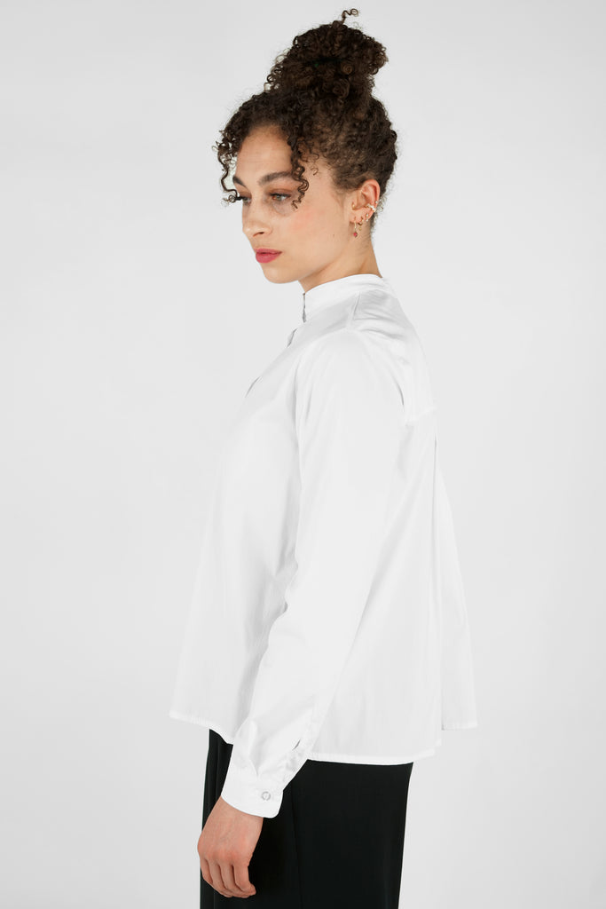 Bluse mit Falten im Rücken aus Baumwoll-Mix-Qualität in weiss