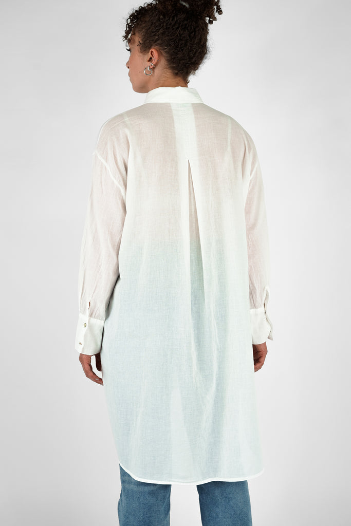 Bluse mit großen Taschen aus Baumwolle-Voile in weiss.