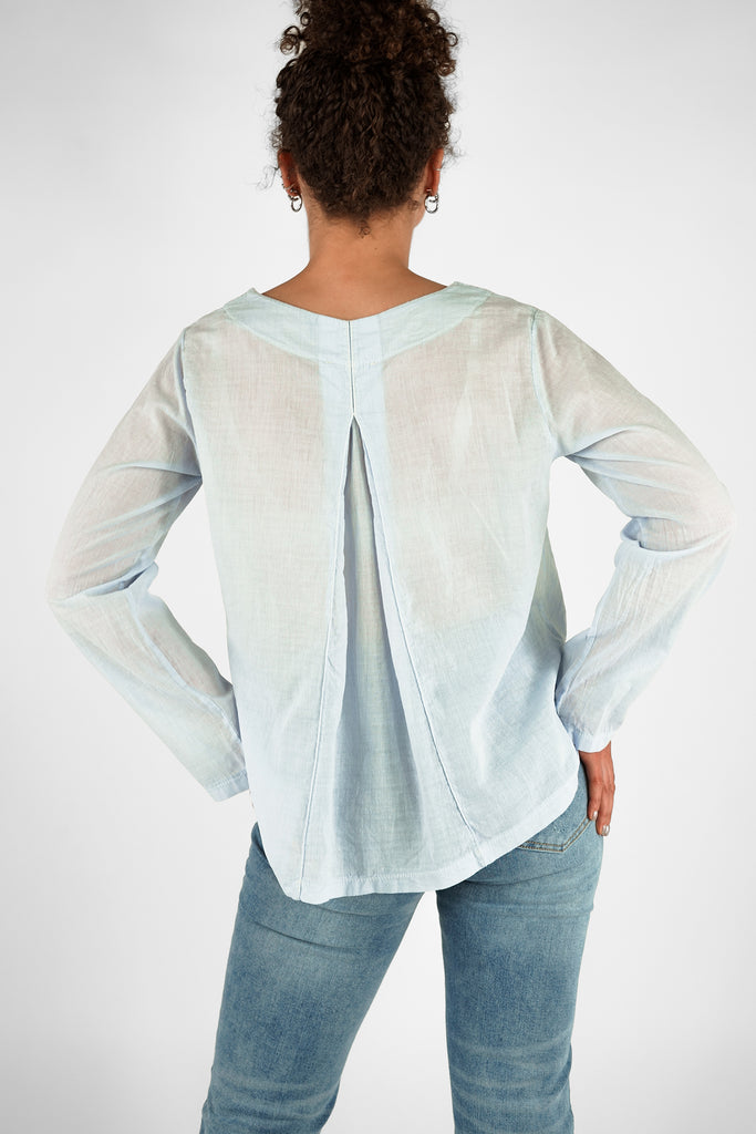 Blusen-Shirt aus Baumwolle-Voile in hellblau.
