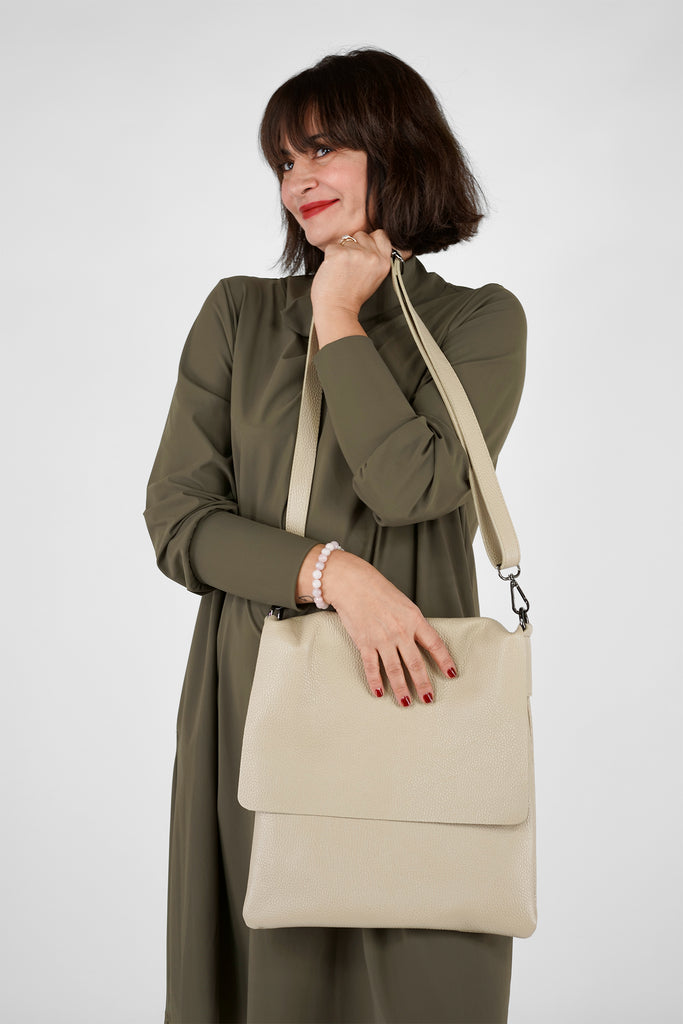 Crossbody-Bag TOM aus genarbtem Leder in creme