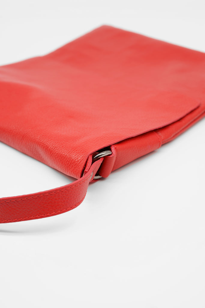 Crossbody-Bag TOM aus genarbtem Leder in rot