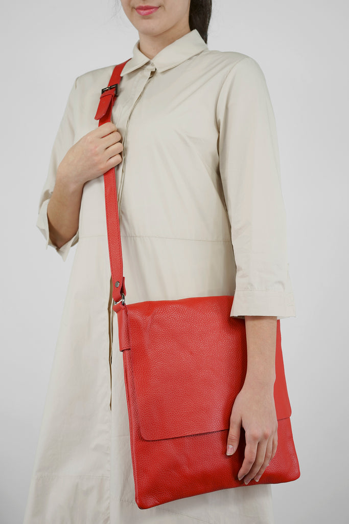 Crossbody-Bag TOM aus genarbtem Leder in rot