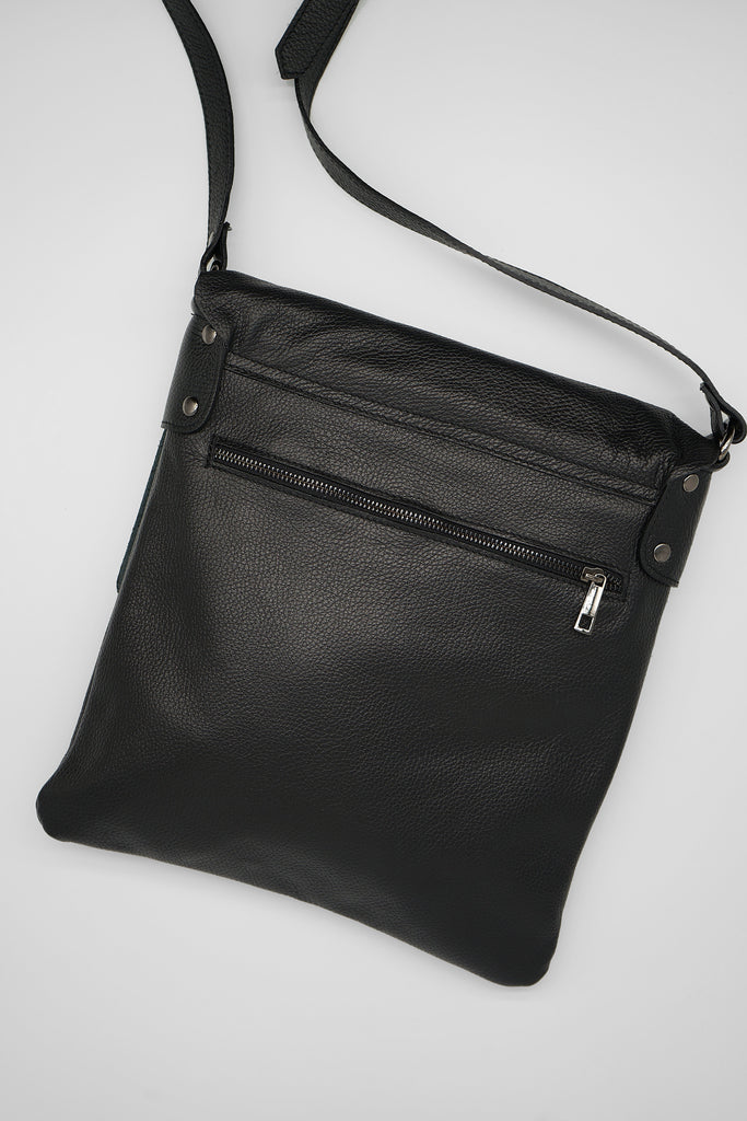 Crossbody-Bag TOM aus genarbtem Leder in schwarz
