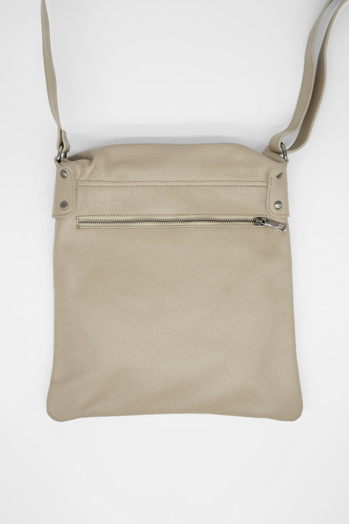 Crossbody-Bag TOM aus genarbtem Leder in creme