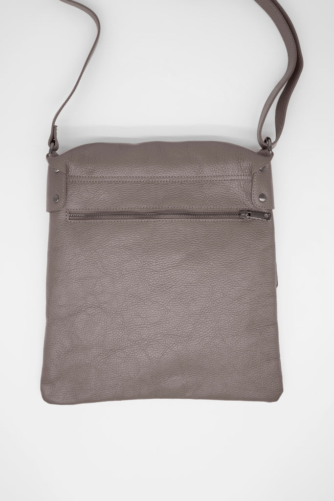 Crossbody-Bag TOM aus genarbtem Leder in grau