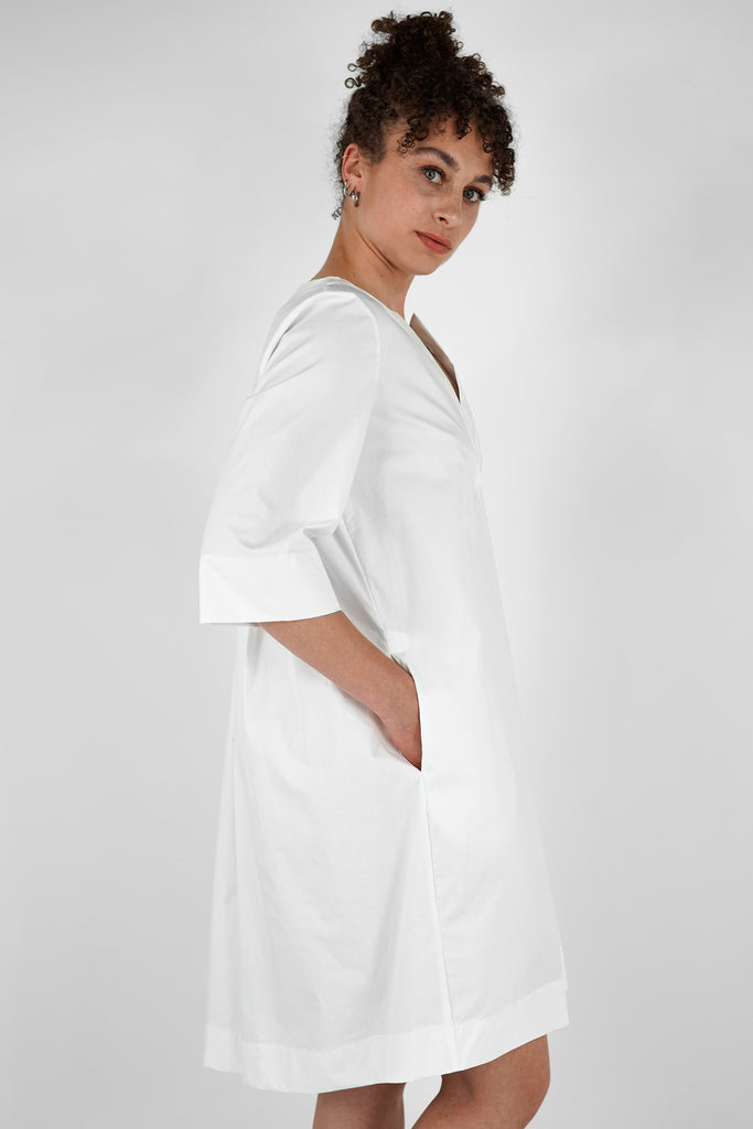 Popeline-Kleid mit Falten im Rücken aus Papertouch-Cotton in weiss
