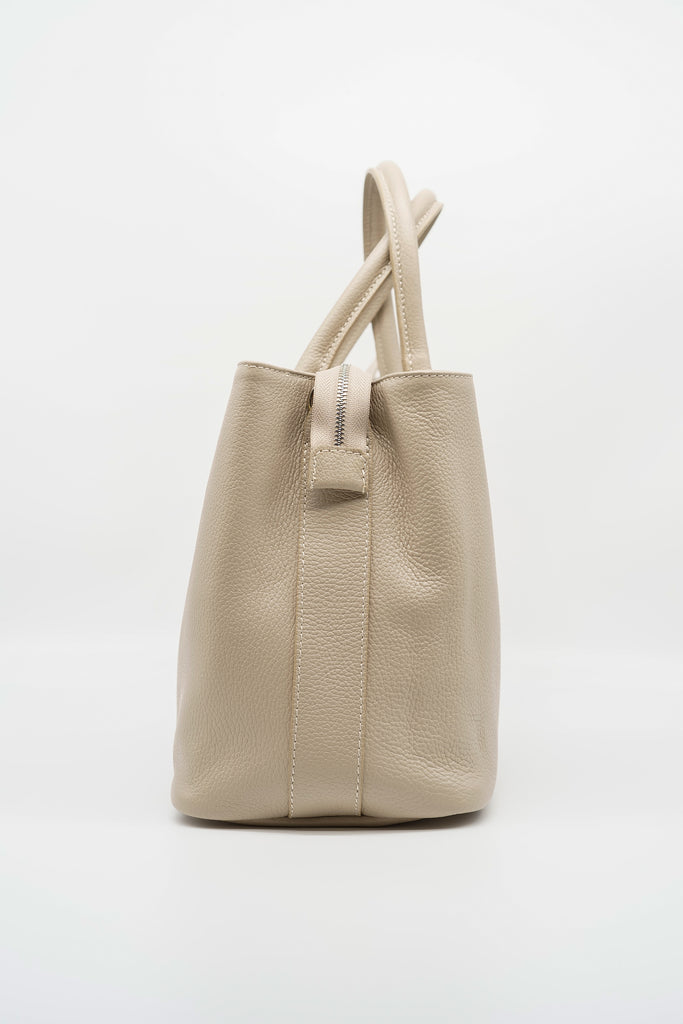 Handtasche JACKY aus genarbtem Leder in beige