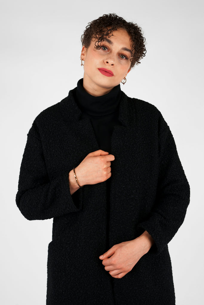 Jacke in Bouclé-Optik in schwarz