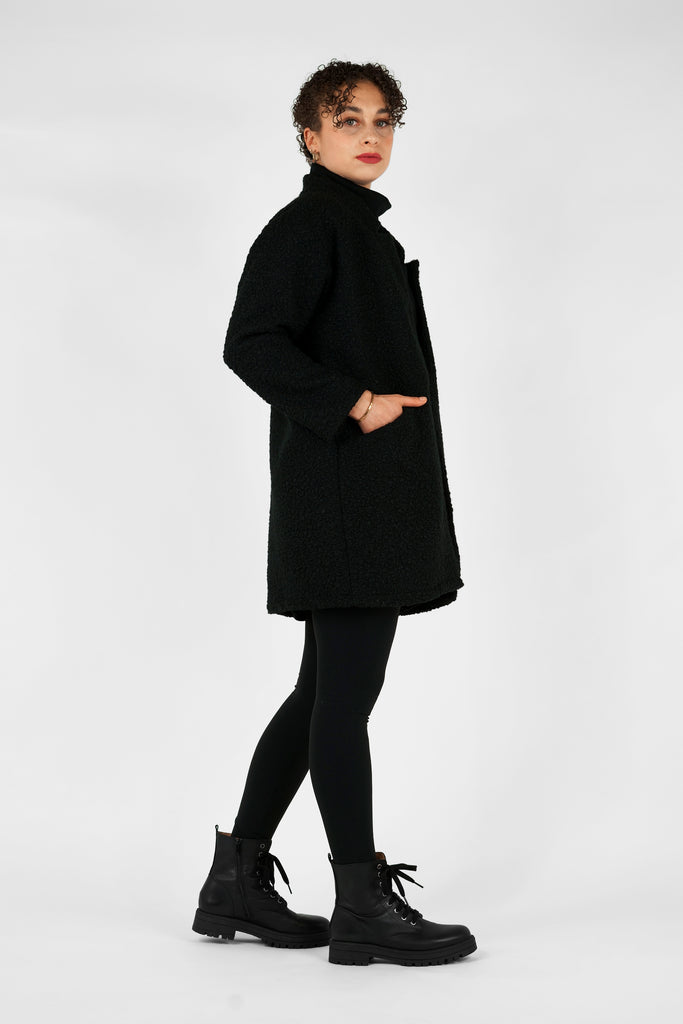 Jacke in Bouclé-Optik in schwarz