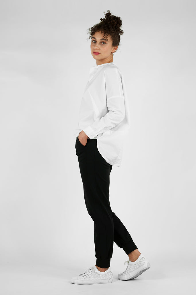 Joggpants aus Baumwolle-Mix in schwarz