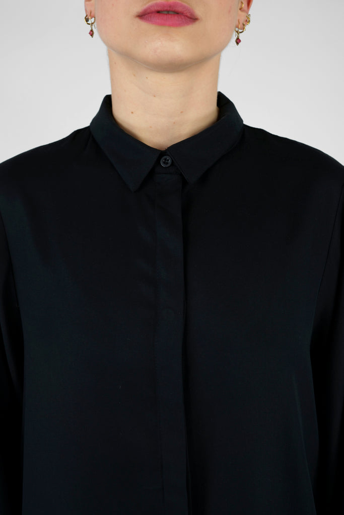 Kleid in A-Linie aus fliessender Tencel-Qualität in schwarz