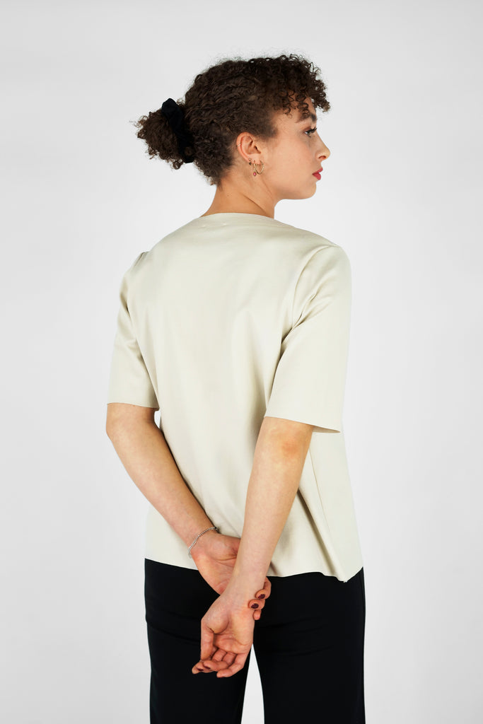 Basic Shirt aus Viskose-Mix-Qualität in creme