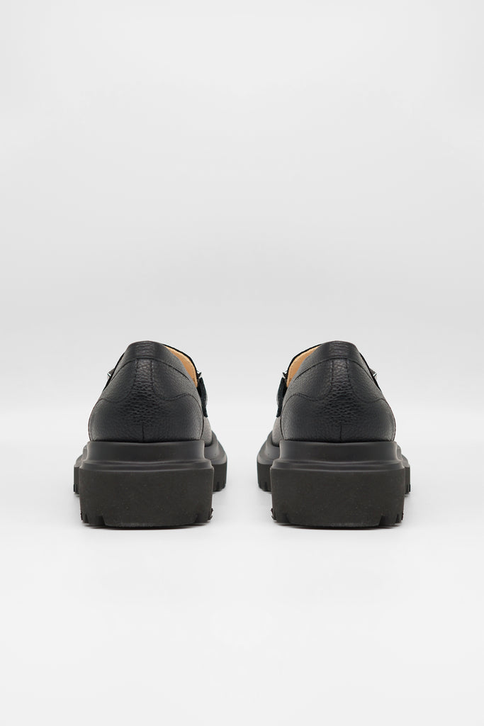 Loafer mit Metallschnalle aus genarbtem Leder in schwarz