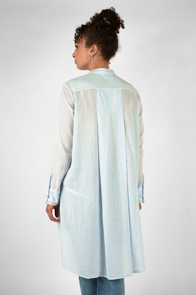 Long-Bluse aus Baumwolle-Voile in hellblau.