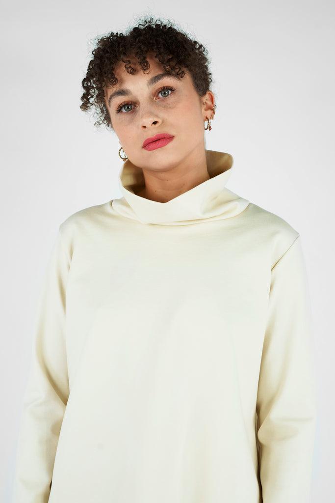 Longsleeve mit Rollkragen aus Viskose-Mix-Qualität in creme 