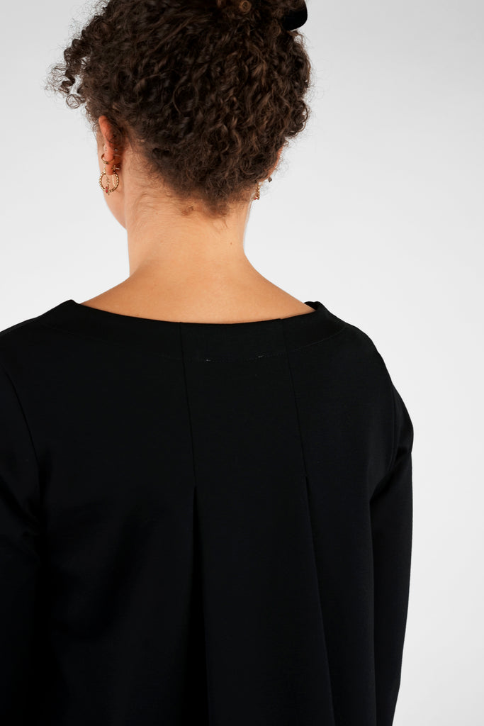 Longsleeve mit Rückenfalte aus Viskose-Mix-Qualität in schwarz