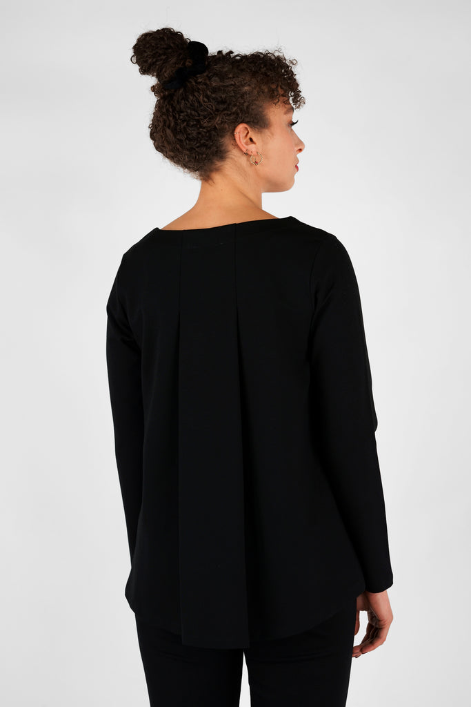 Longsleeve mit Rückenfalte aus Viskose-Mix-Qualität in schwarz