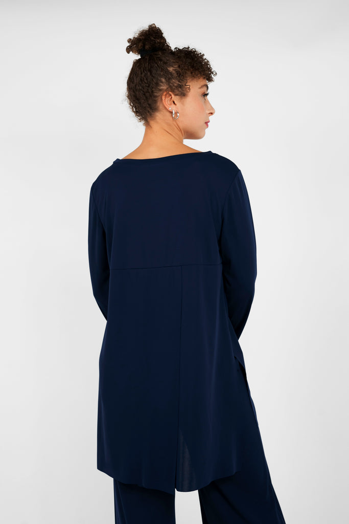 Langes Shirt mit Rückenschlitz in dunkelblau