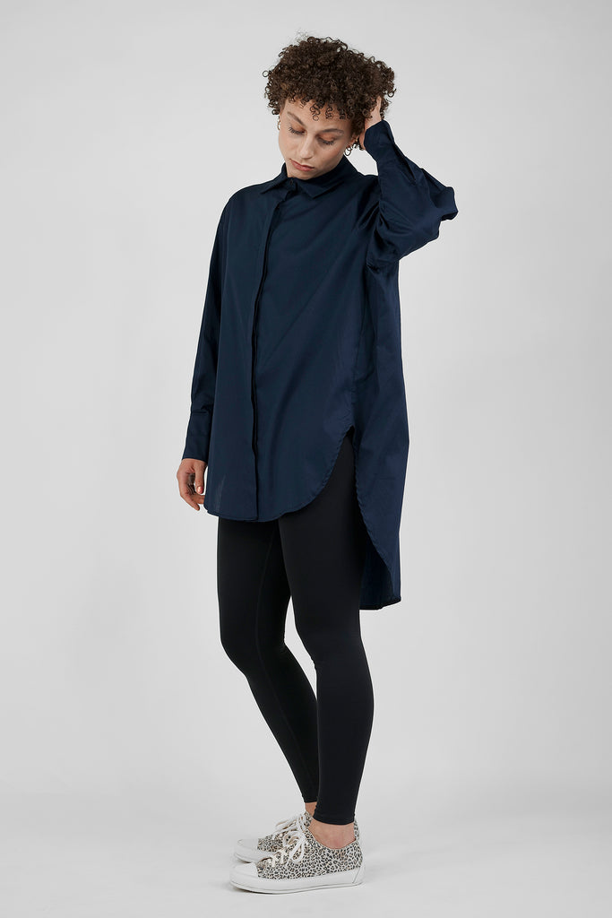 Oversize-Bluse aus reiner Baumwolle in dunkelblau