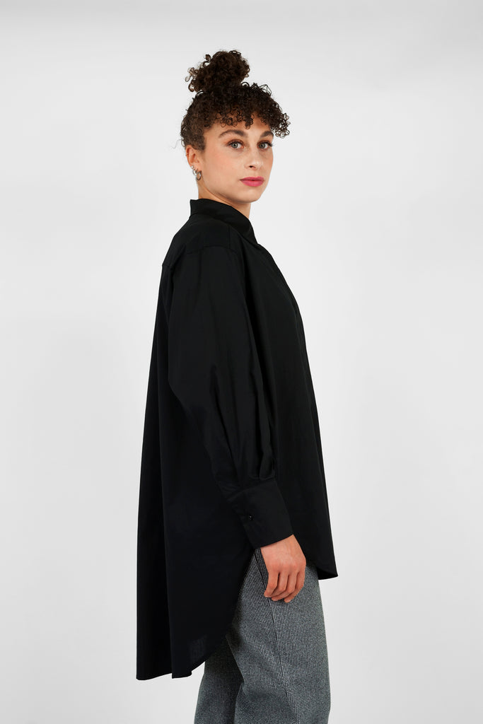 Oversize-Bluse aus reiner Baumwolle in schwarz