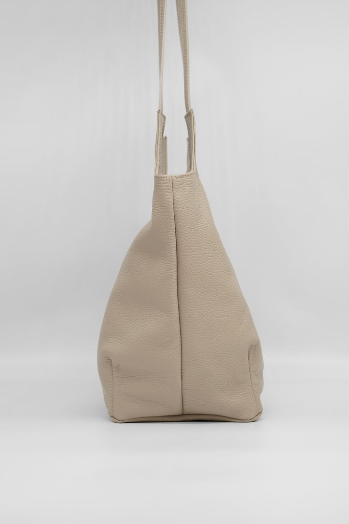 Shopper Maya aus genarbtem Leder in creme