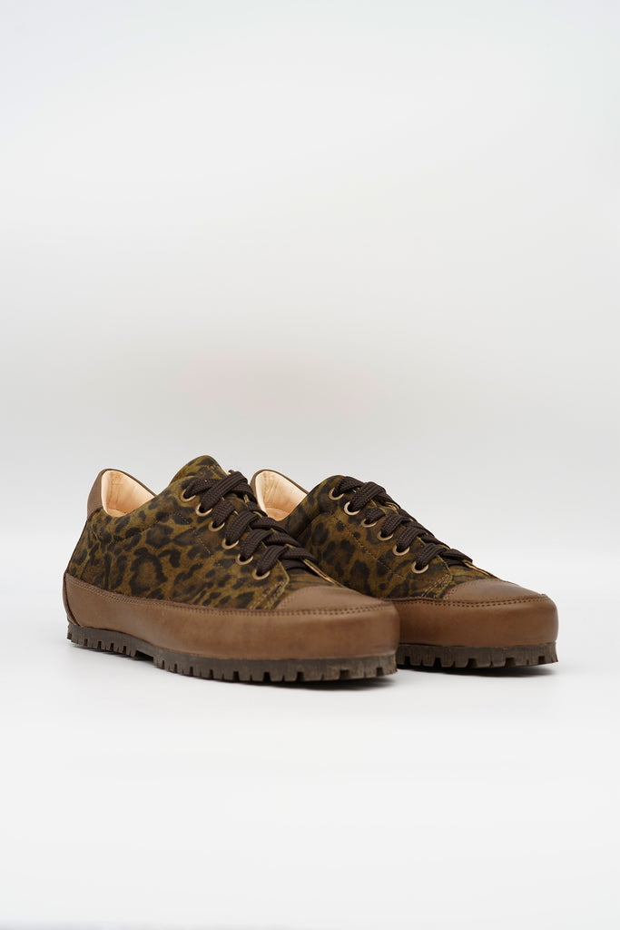 Sneaker mit Leoprint aus Leder in braun