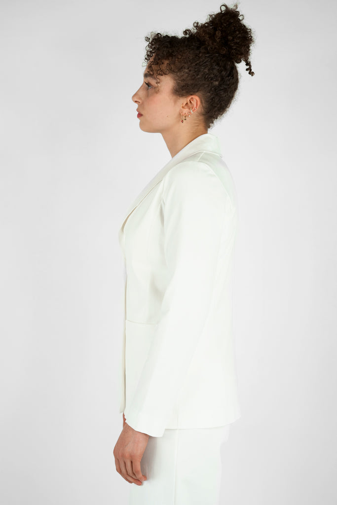 Taillierter Blazer aus Viskose-Mix-Qualität in weiss