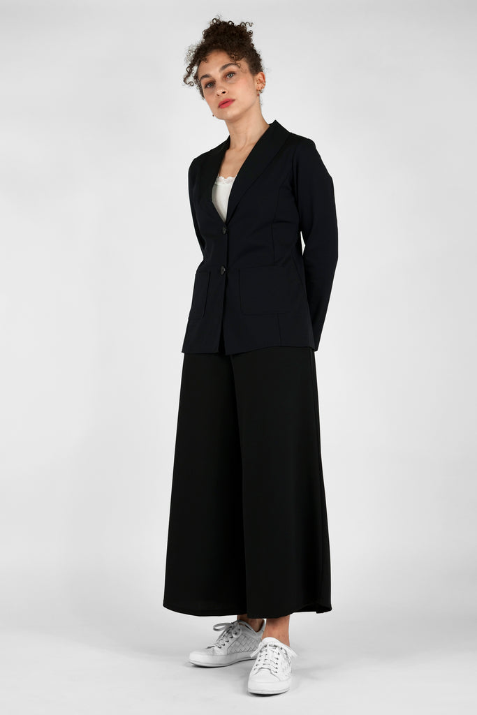 Taillierter Blazer aus Viskose-Mix-Qualität in schwarz