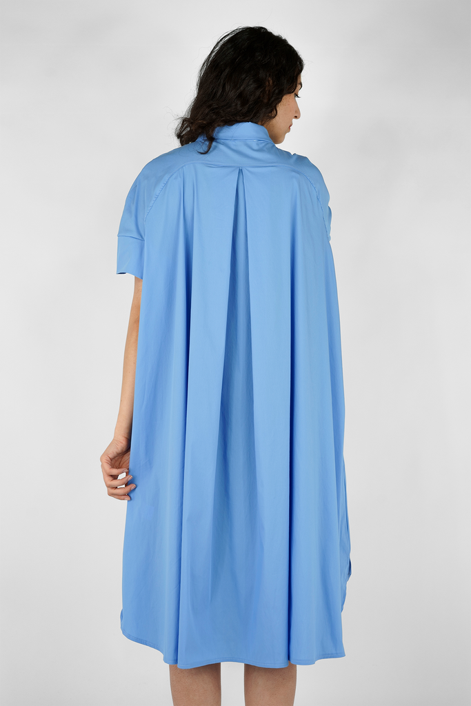 Weit ausgestelltes Hemdblusenkleid aus Popeline-Stretch in hellblau