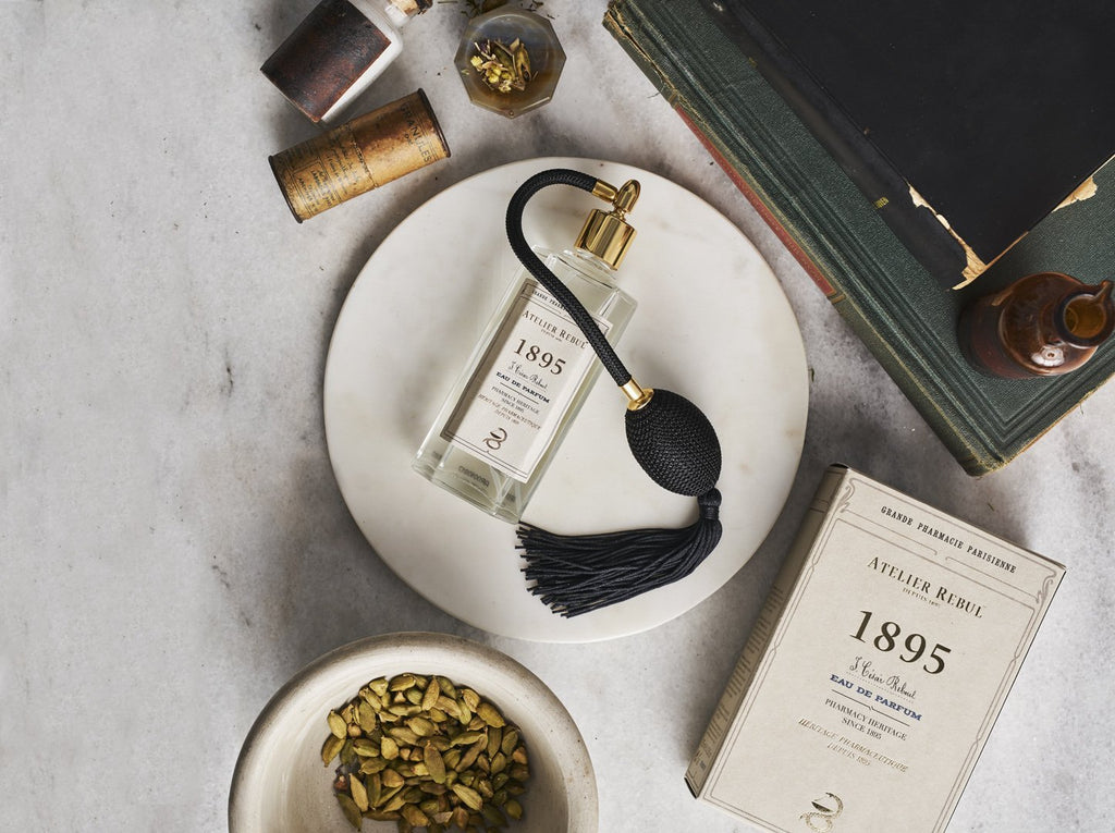 magazzino_designeroutlet_1895_Eau_de_Parfum_125ml Dieser Duft aus unserer Kollektion 1895 ist erfrischend und belebt mit seinen Kopfnoten von Bergamotte, Rhabarberherz und Eichenmoos.