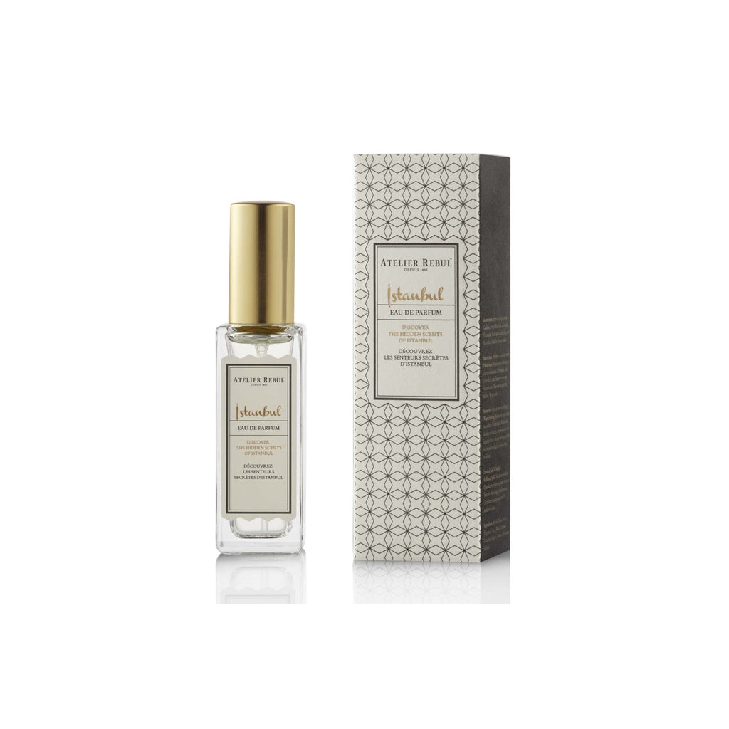 magazzino_designeroutlet_ISTANBUL_Eau_de_Parfum_12ml Lassen Sie sich von diesem einzigartigen Duft verzaubern und tauchen Sie ein in die Welt des geheimen Orients.  Atemberaubende Bergamotte-Noten sind mit würzigen Aromen von Zimt, Safran und Nelken verwoben, mit einem blumigen, würzigen Unterton.