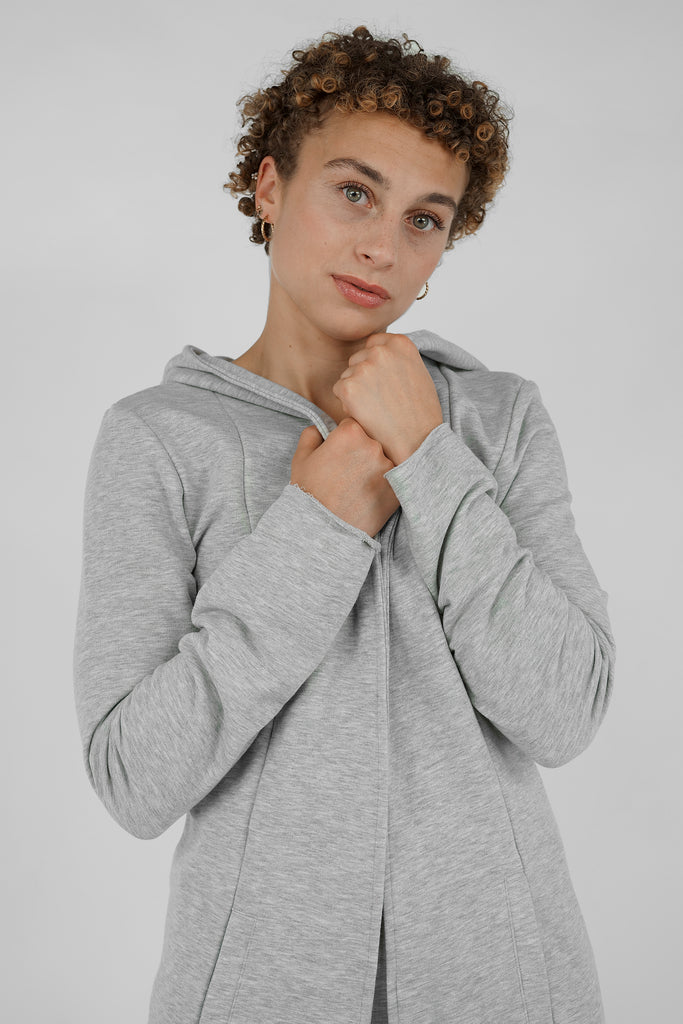   Go for Casual!  Lässige Kapuzen-Sweatshirt-Jacke aus leichter, hochwertiger Sweat-Ware in lockerem Regular-Fit. Das knielange Modell hat eine große, gefütterte Kapuze, praktische Eingrifftaschen und eine offene Kantenverarbeitung an Ärmeln und Saum. Mit typischer Frottee-Innenseite - tolle Trageeigenschaften, moderner Look.