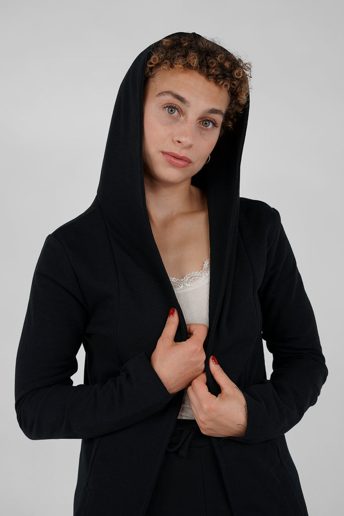 Go for Casual!  Lässige Kapuzen-Sweatshirt-Jacke aus leichter, hochwertiger Sweat-Ware in lockerem Regular-Fit. Das knielange Modell hat eine große, gefütterte Kapuze, praktische Eingrifftaschen und eine offene Kantenverarbeitung an Ärmeln und Saum. Mit typischer Frottee-Innenseite - tolle Trageeigenschaften, moderner Look.
