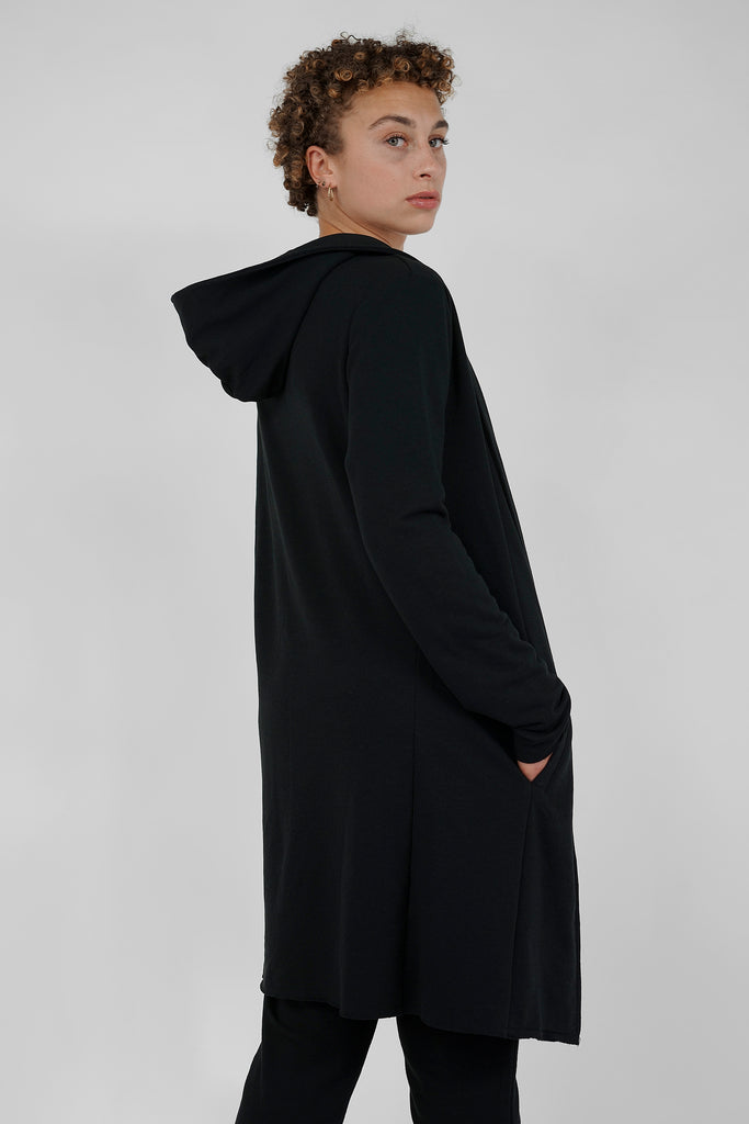 Go for Casual!  Lässige Kapuzen-Sweatshirt-Jacke aus leichter, hochwertiger Sweat-Ware in lockerem Regular-Fit. Das knielange Modell hat eine große, gefütterte Kapuze, praktische Eingrifftaschen und eine offene Kantenverarbeitung an Ärmeln und Saum. Mit typischer Frottee-Innenseite - tolle Trageeigenschaften, moderner Look.