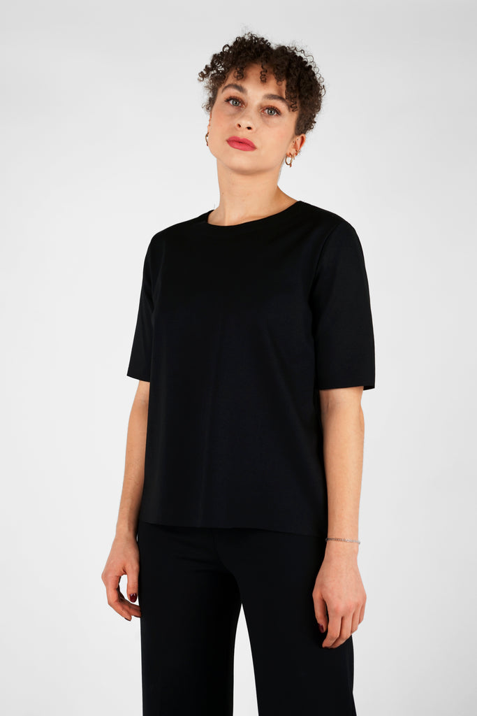 Basic Shirt aus Viskose-Mix-Qualität in schwarz