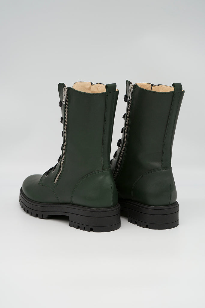 Hohe Schnürstiefelette mit extra Reißverschlüssen aus dem Hause L´Ecologica
