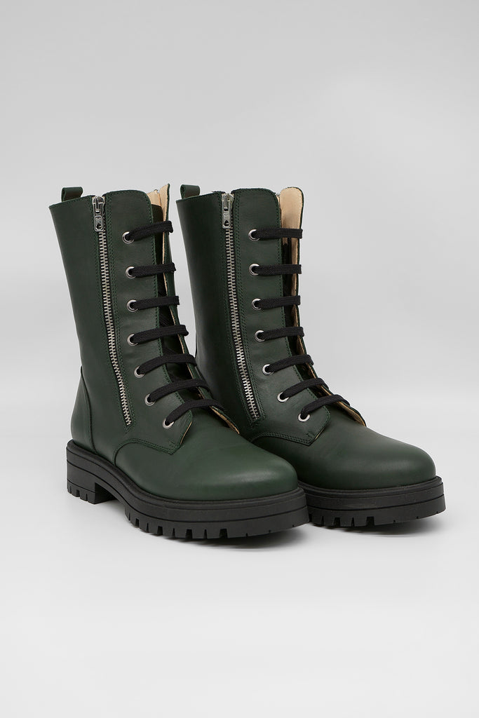 Hohe Schnürstiefelette mit extra Reißverschlüssen aus dem Hause L´Ecologica