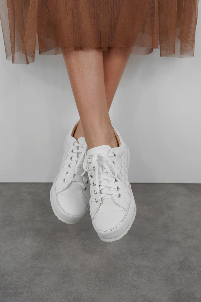 Die Marke L’Ecologica ist all denjenigen gewidmet, die sich um die Gesundheit ihrer Füße sorgen, ohne dabei auf ein modisches Design verzichten zu wollen. Ecologica-Schuhe werden ausschließlich aus pflanzlich gegerbtem Lederfutter mit einem sehr niedrigen Chromgehalt hergestellt. Für die Produktion werden nur Leder, Konservierungs- und Farbstoffe nach strengen EU-Bestimmungen verwendet. 