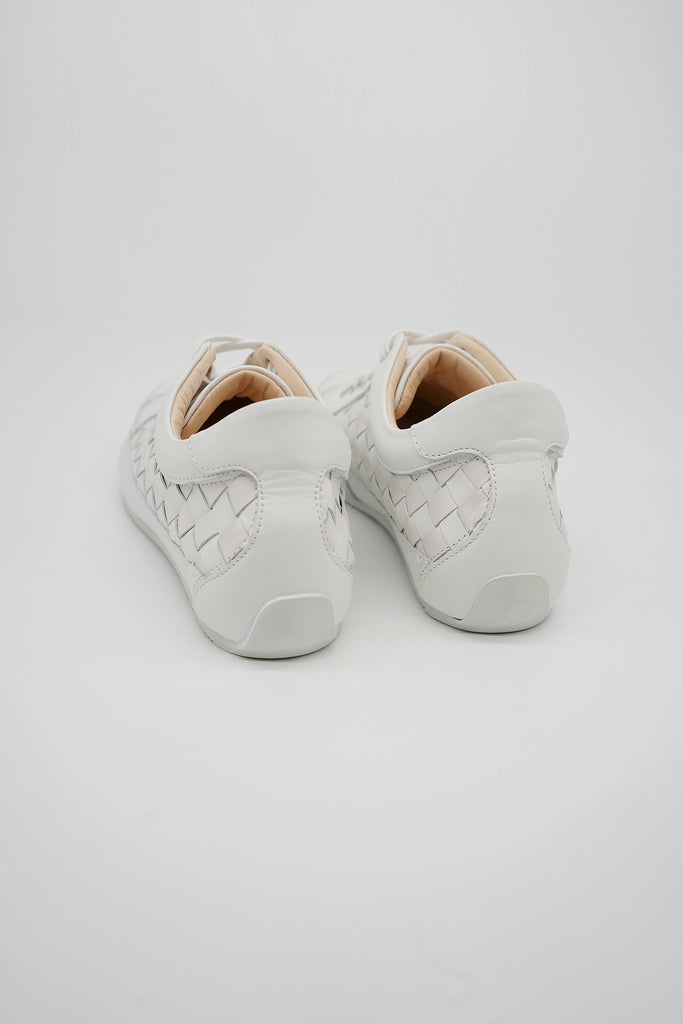 Die Marke L’Ecologica ist all denjenigen gewidmet, die sich um die Gesundheit ihrer Füße sorgen, ohne dabei auf ein modisches Design verzichten zu wollen. Ecologica-Schuhe werden ausschließlich aus pflanzlich gegerbtem Lederfutter mit einem sehr niedrigen Chromgehalt hergestellt. Für die Produktion werden nur Leder, Konservierungs- und Farbstoffe nach strengen EU-Bestimmungen verwendet. 