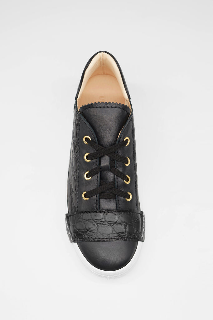 Sneaker im sportlichen Patchwork Style, mit breitem Lederband.