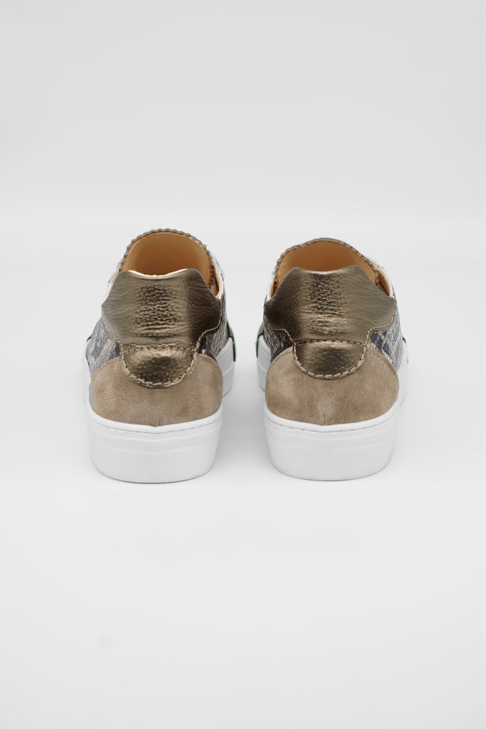 Sportlich chicer Patchwork-Sneaker, vorne mit breitem Lederband aus dem Hause L´ECOLOGICA