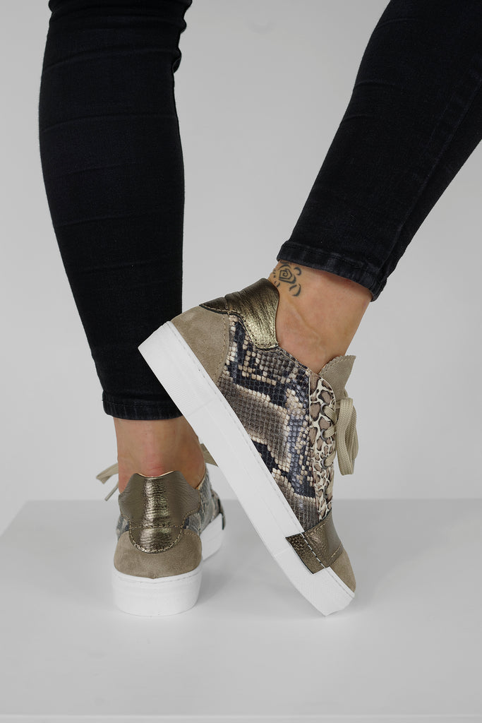 Sportlich chicer Patchwork-Sneaker, vorne mit breitem Lederband aus dem Hause L´ECOLOGICA