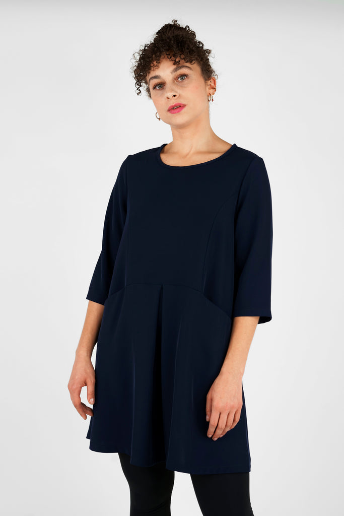 Mini-Kleid aus fliessender Qualität in dunkelblau.